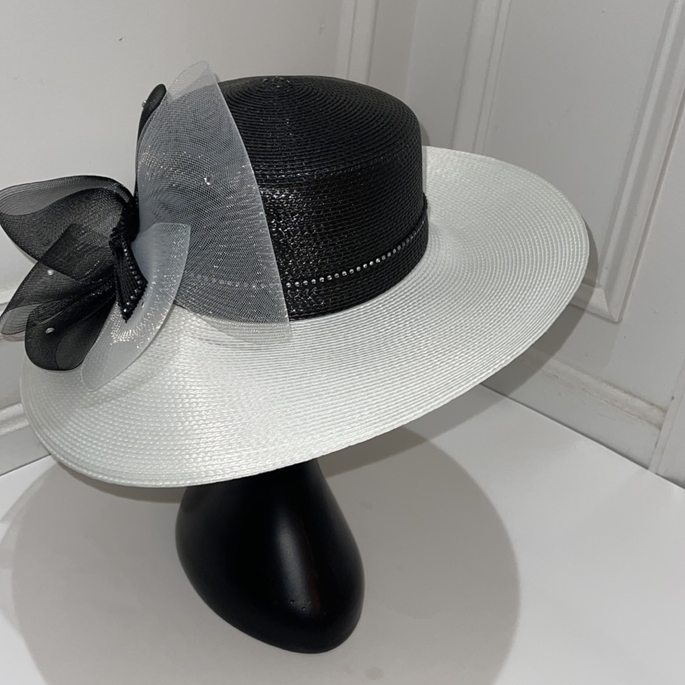 GORGEOUS HAT WITH MESH BOW WITH RHINESTONES
